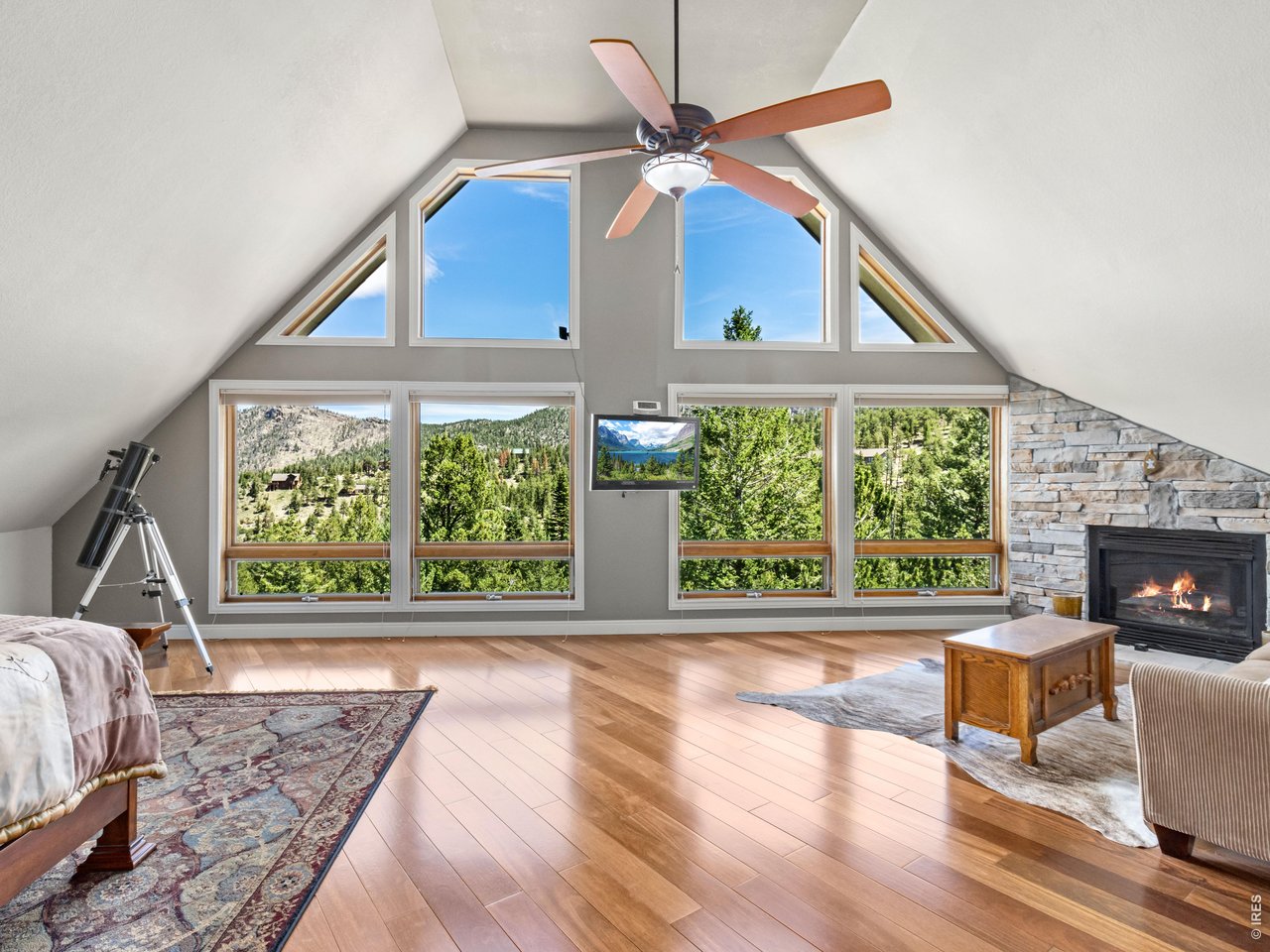Property Photo 13 Magnificent Primary Suite with Magnificent Views
