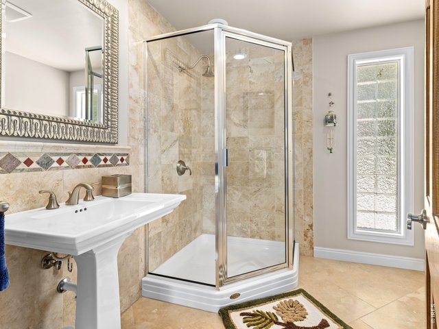 Property Photo 42 Main Level Bath