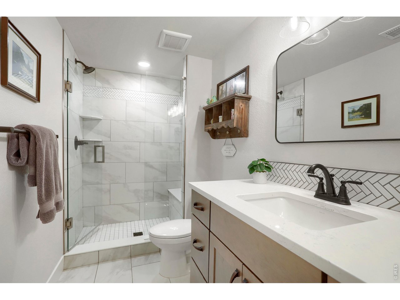 Property Photo 25 Full bath 3 in basement