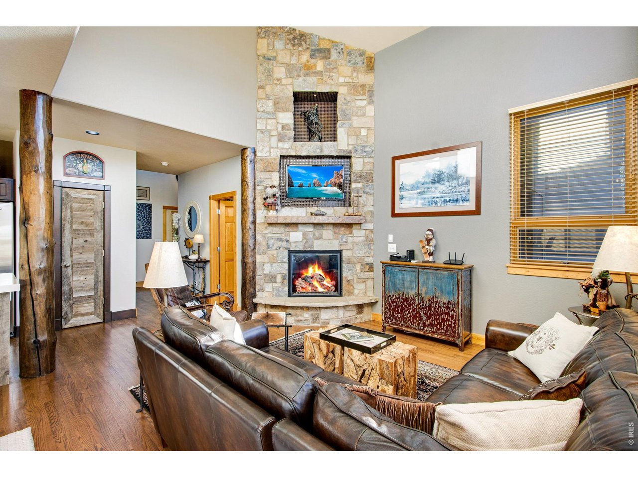 Property Photo 24 Soaring ceilings