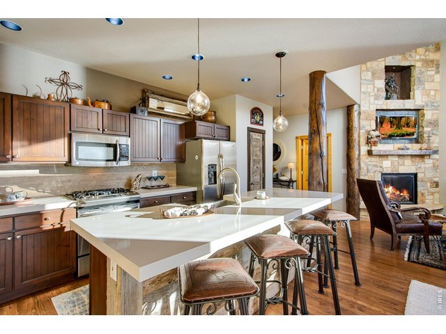Property Photo 32 Eat in Kitchen