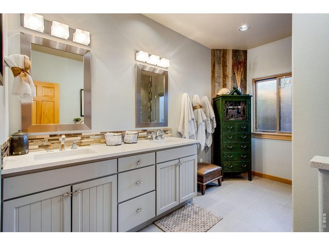 Property Photo 40 Primary bath