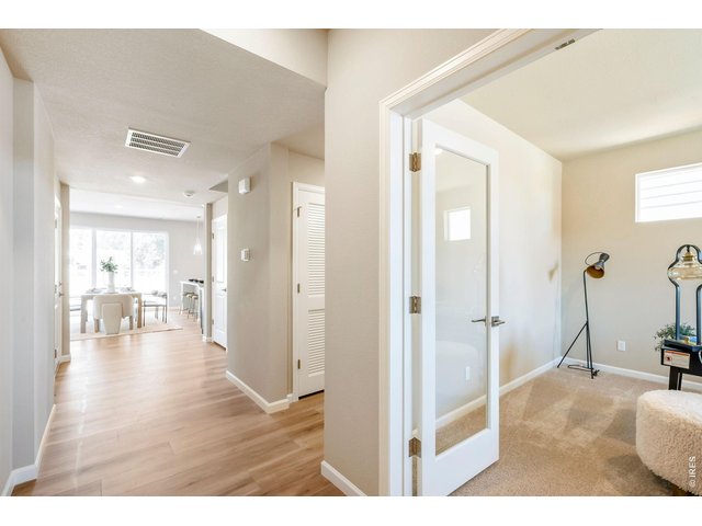 Property Photo 2 Front foyer