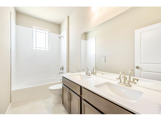 Property Photo 19 Shared full bathroom