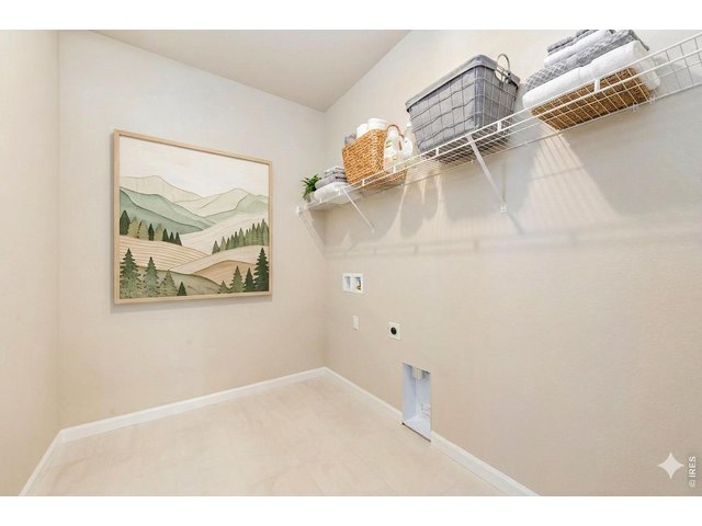Property Photo 21 Laundry room