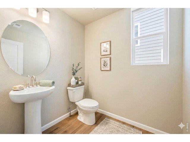 Property Photo 20 Main floor bathroom