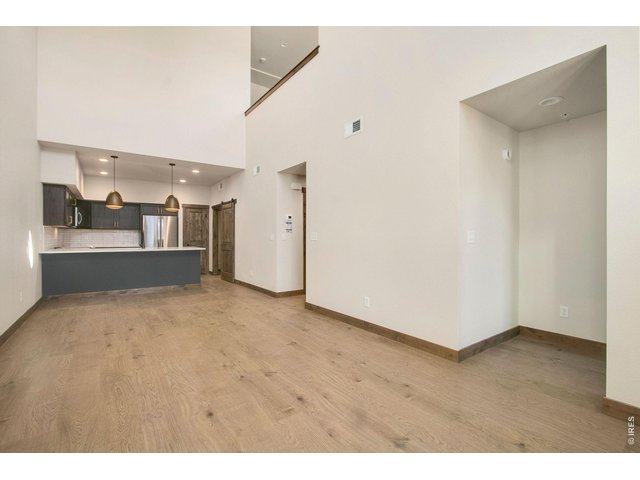 Property Photo 8 Loft and high ceilings