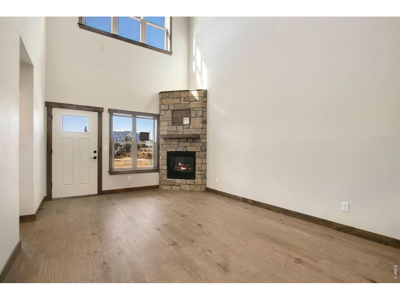 Property Photo 7 Gas fireplace