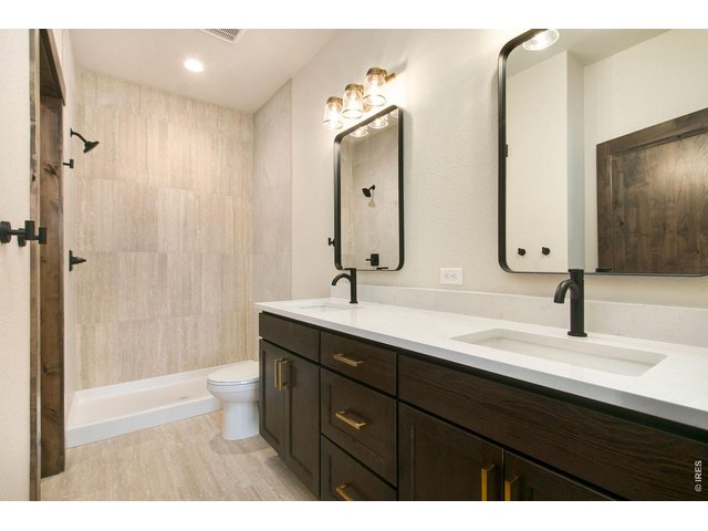 Property Photo 18 Main level primary bathroom with tile shower