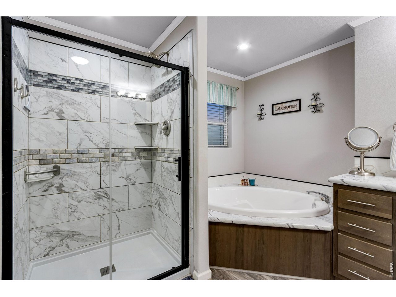 Property Photo 28 5-piece bath with soaking tub, 2 lifted vanities and shower with full tile backsplash 