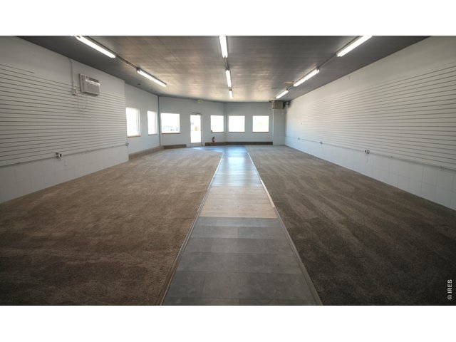 Property Photo 10 1,400 + sf Showroom 
