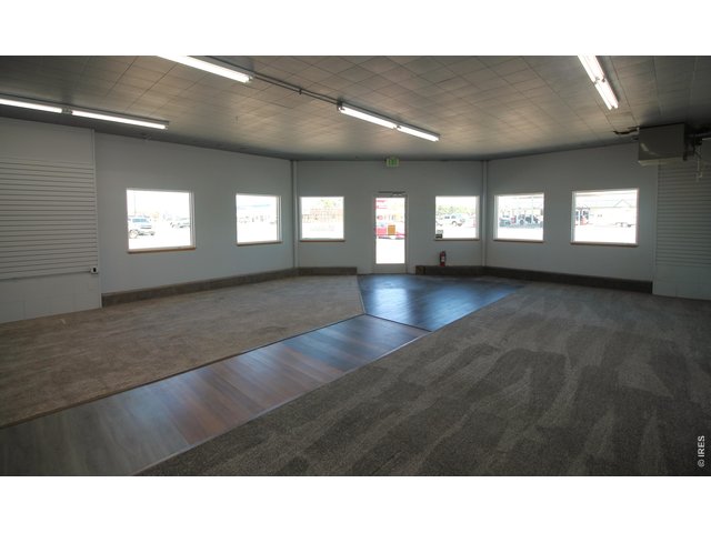 Property Photo 11 Showroom area