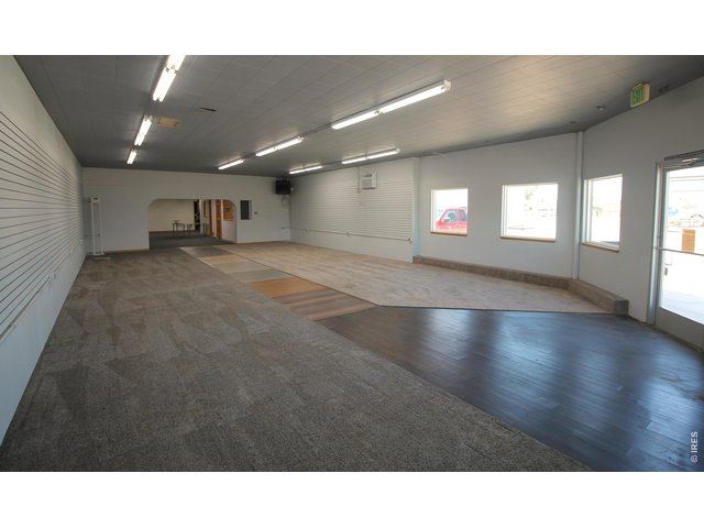 Property Photo 12 Show room
