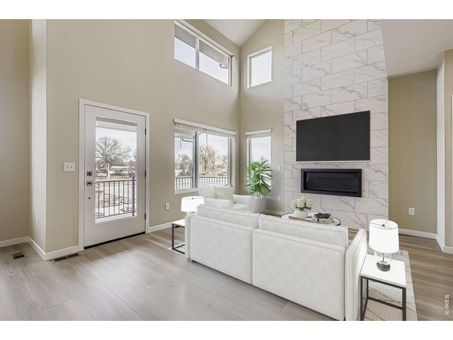 Property Photo 5 Gas fireplace