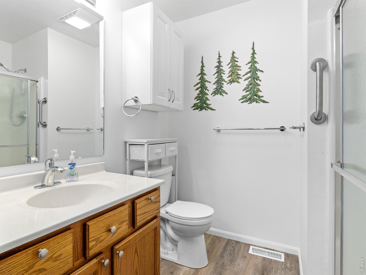 Property Photo 16 Primary En-suite bathroom