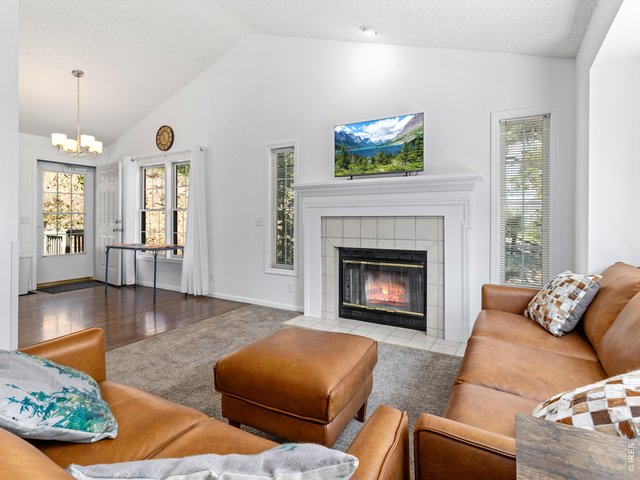 Property Photo 8 Cozy living!