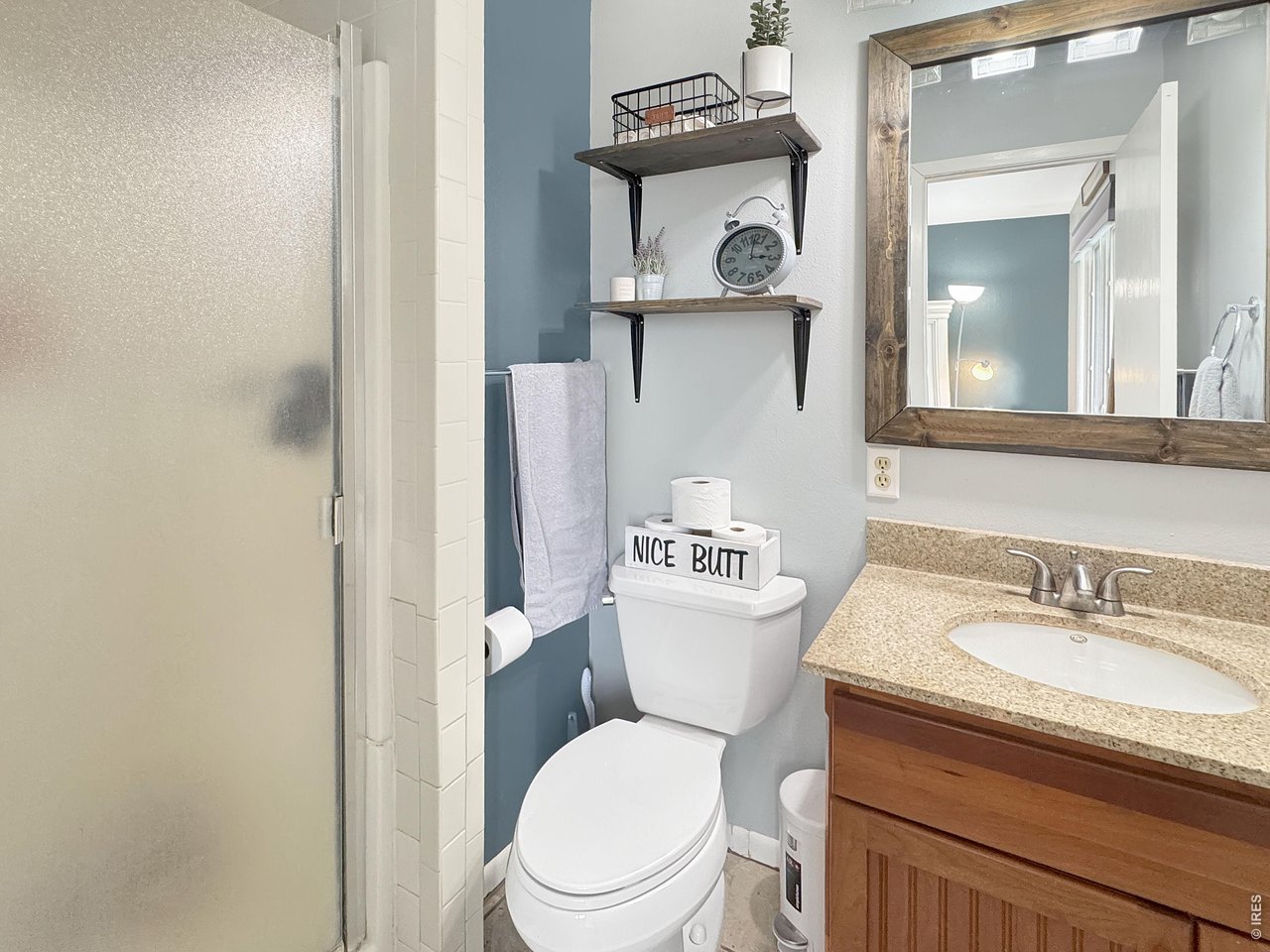 Property Photo 15 Primary bathroom