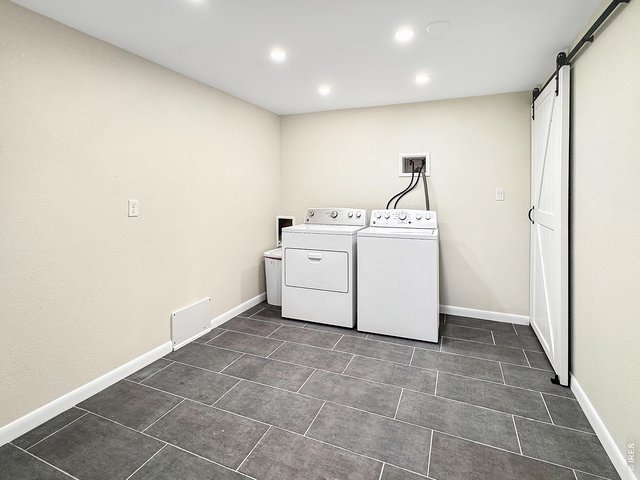 Property Photo 27 Laundry room