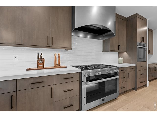Property Photo 7 8 Burner, Double Miele Oven