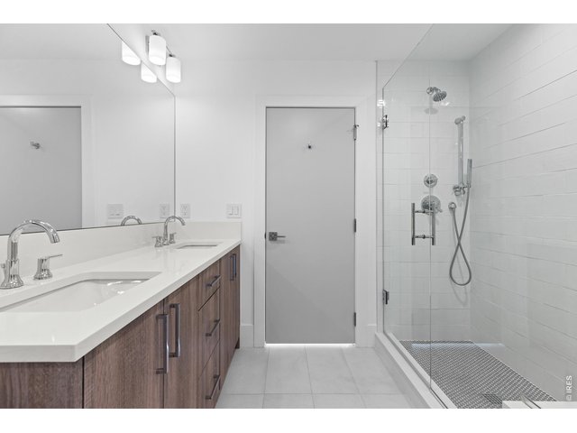 Property Photo 31 Jack & Jill Bath w/Double Vanity