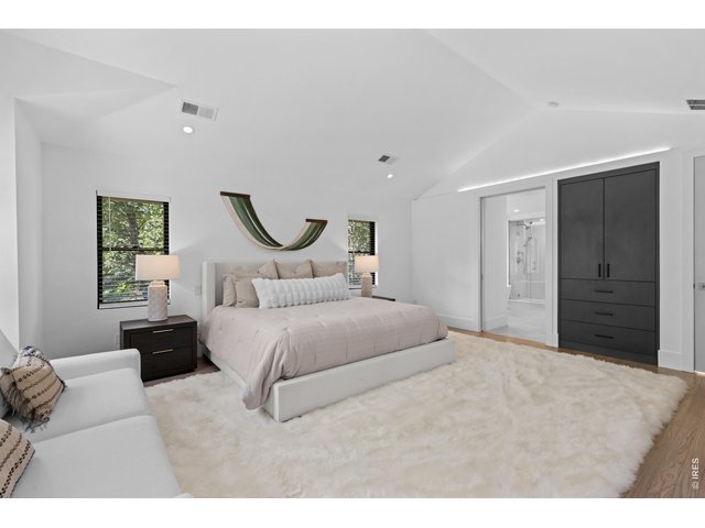 Property Photo 24 Built-in Ambient Lighting