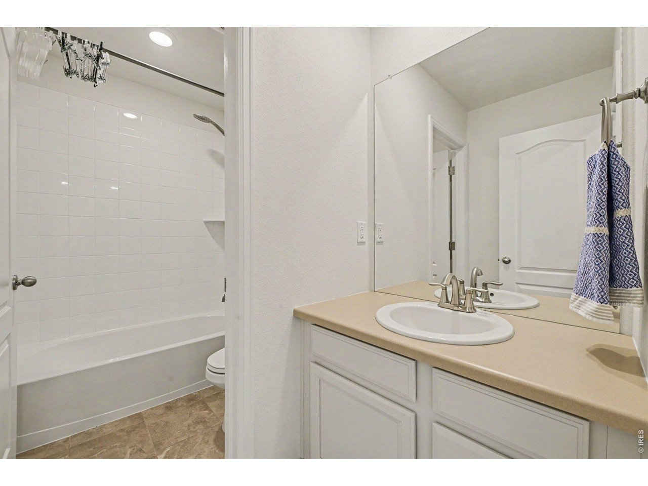 Property Photo 21 Full Bathroom Upper
