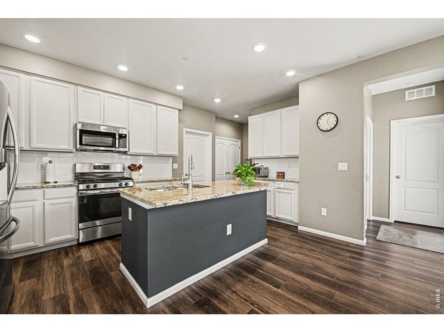 Property Photo 3 Kitchen Island