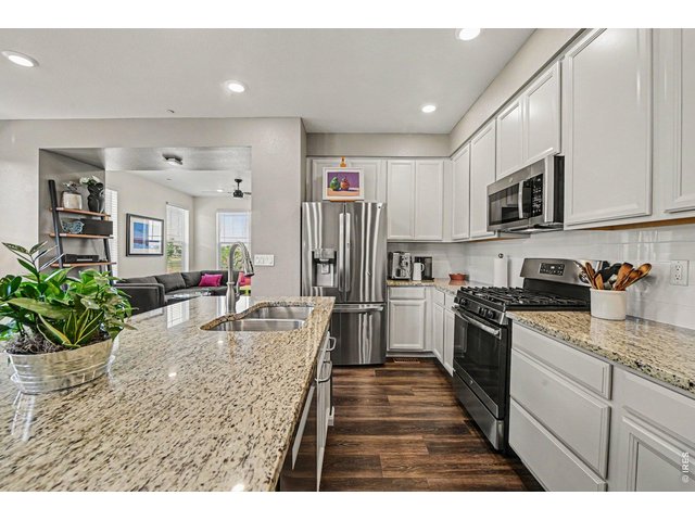 Property Photo 4 Granite Countertops & Stainless Steel Appliances