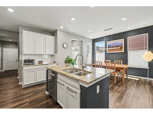 Property Photo 6 Big Sink In Kitchen Island