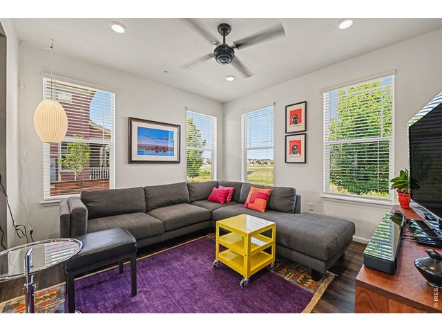 Property Photo 5 Light & Bright Living Room