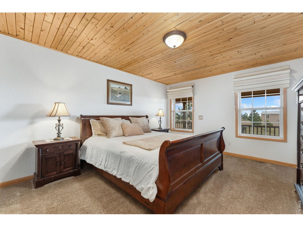 Property Photo 15 Wonderful primary suite with lots of natural light!