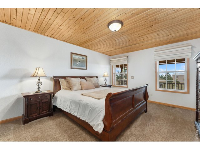 Property Photo 15 Wonderful primary suite with lots of natural light!