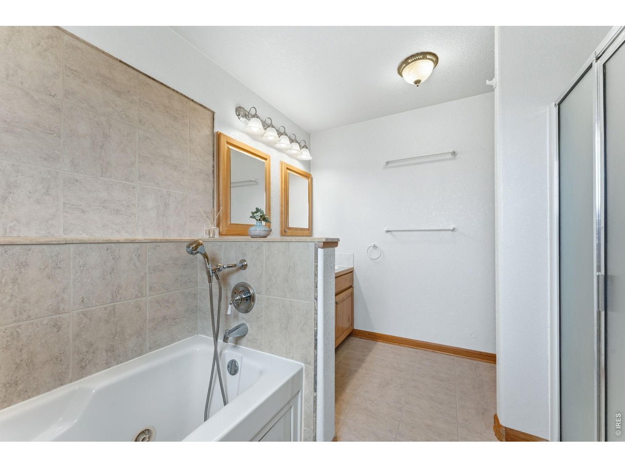 Property Photo 21 Relaxing Jetted Tub in Primary Bath