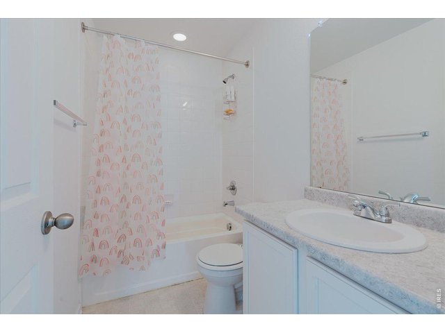 Property Photo 25 upper level full bath