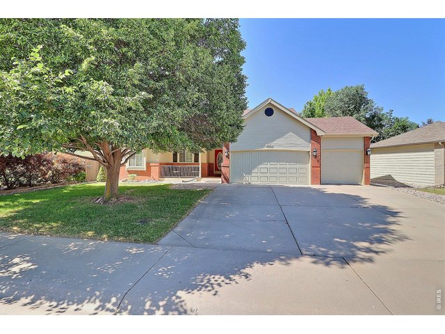 Property Photo 2 Beautiful Ranch Style with Attached 3-Car Garage with Built-In Cabinetry