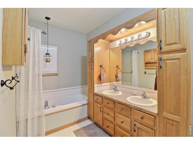 Property Photo 24 Primary Bathroom with Jetted BathTub