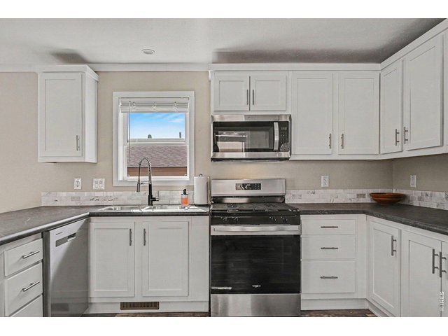 Property Photo 3 Kitchen