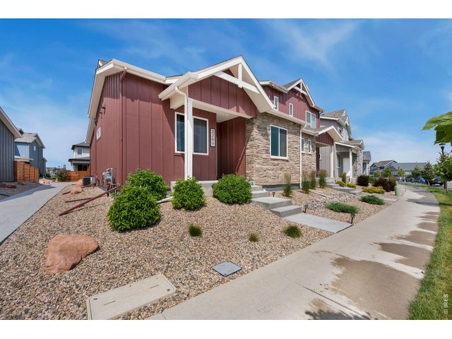 Property Photo 2 Meticulously maintained ranch-style half-duplex. Better than new!
