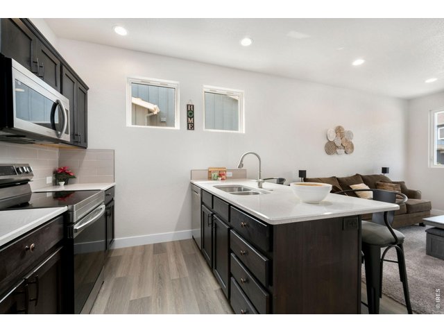 Property Photo 3 Quartz countertops in kitchen