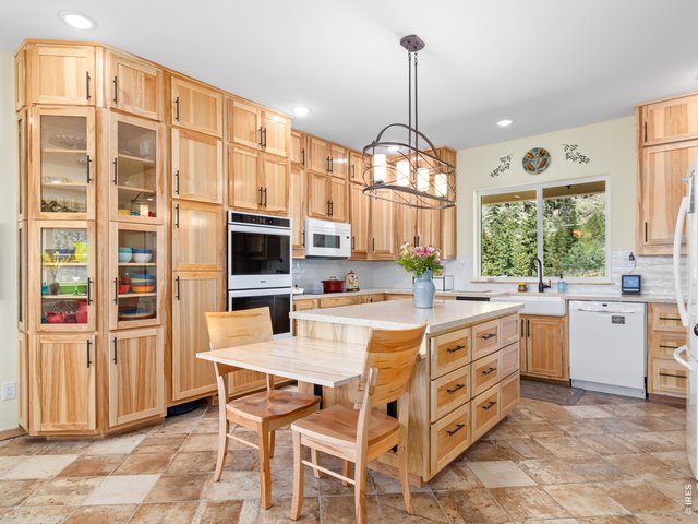 Property Photo 9 Hickory Kitchen