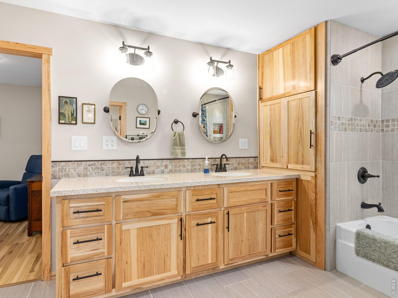 Property Photo 19 Custom bathrooms