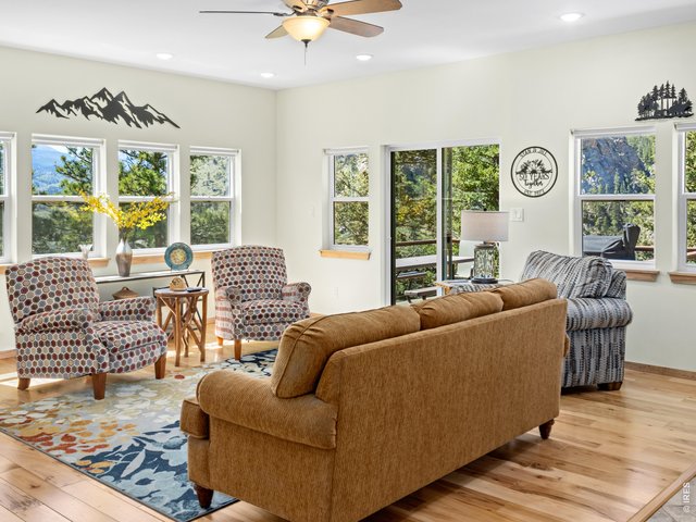 Property Photo 13 Hardwood flooring