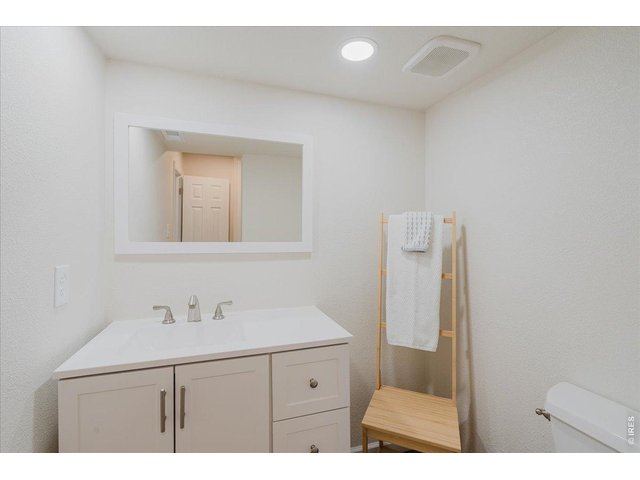 Property Photo 27 bathroom (lower)