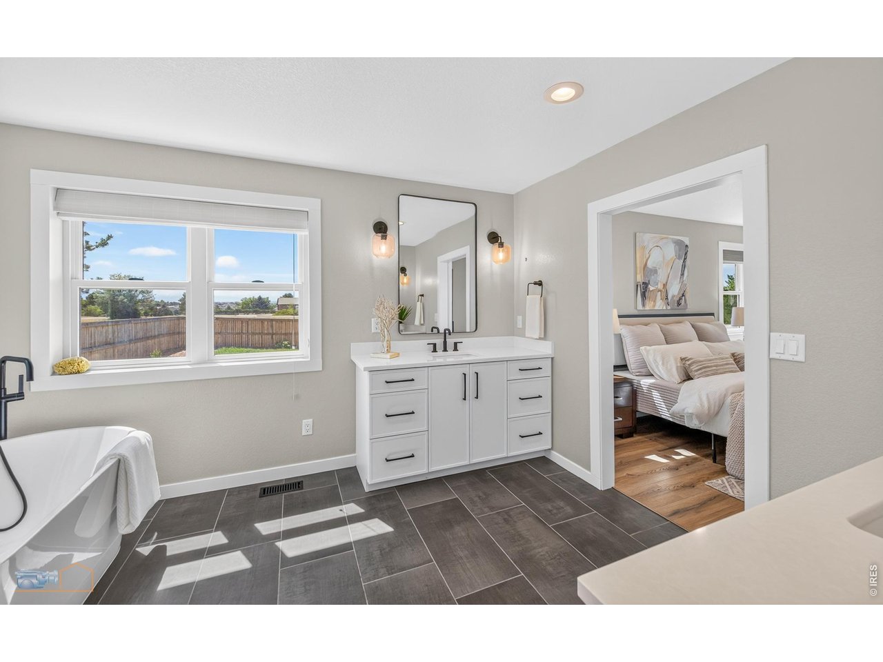 His & Hers Sinks with Soaking Tub