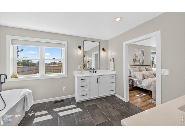 Property Photo 27 His & Hers Sinks with Soaking Tub