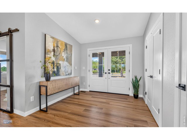 Property Photo 5 Spacious Inviting Entry