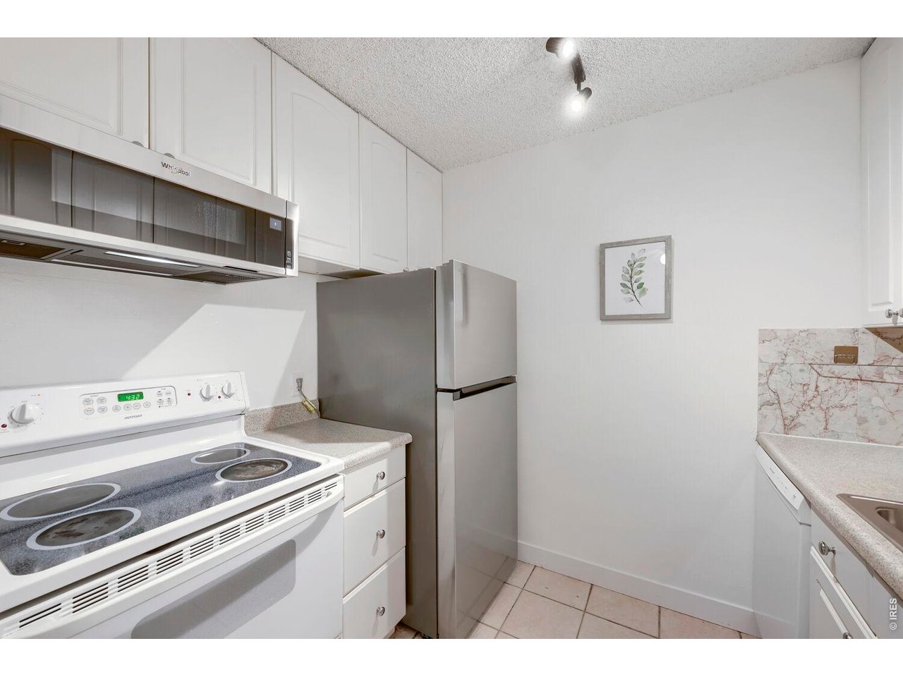 Newer Microwave and Refrigerator
