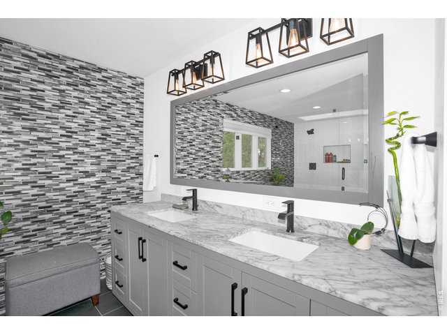 Property Photo 23 Gorgeous Primary Bath