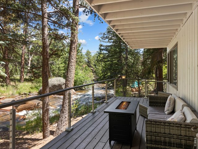 Property Photo 6 Dreamy deck!