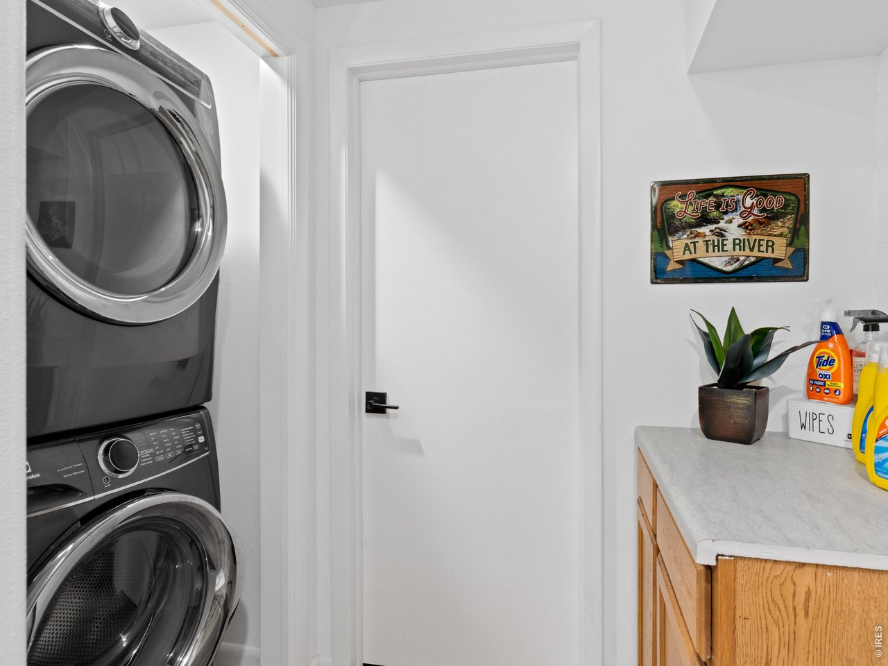 Property Photo 29 Laundry room